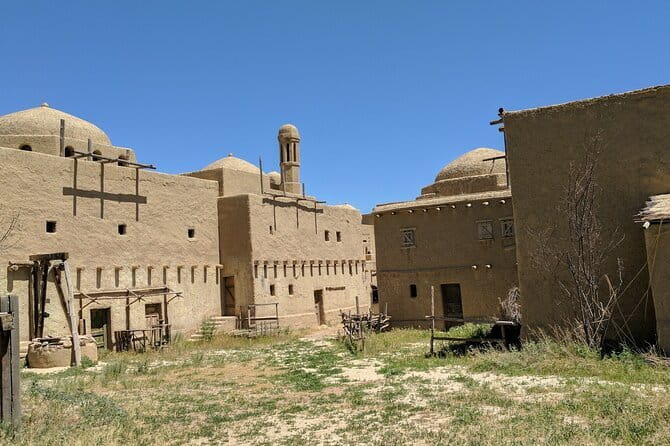 1 Day Tour: Castle of nomads & Buddha petroglyphs - Why these two sites work together