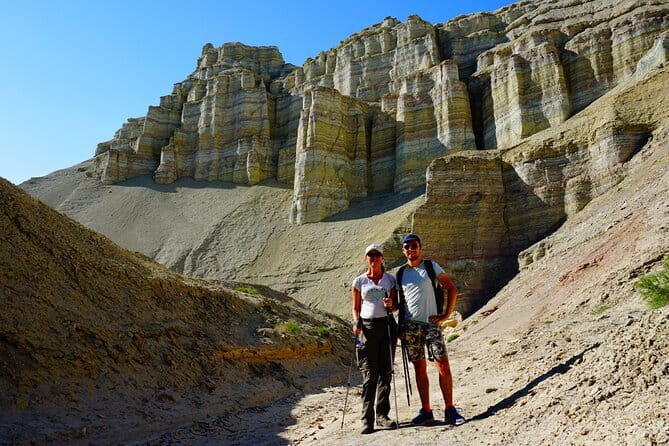 4-Day Altyn Emel Park + Kolsai & Kaindy Lakes + Charyn Canyon jeep-tour - Day 3: Charyn Canyon from the rim to the rock walls