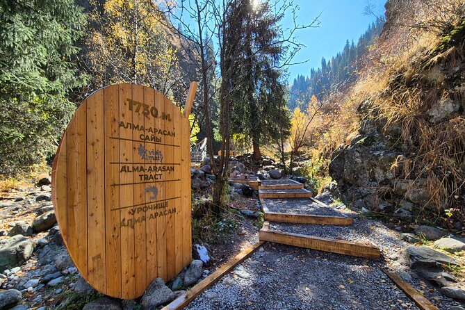 Alma-Arasan & Ayusai Mountain Gorges with Hot Springs Tour - Sunkar Falcon Farm and the seasonal bird show