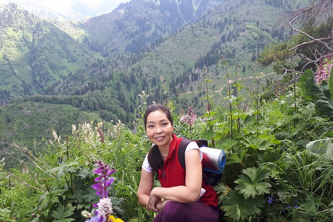 ALmaty mountains hiking tour - Alma-Arasan for an easier mountain outing