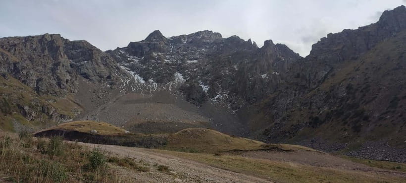 Almaty: Shymbulak Mountain Hiking Tour with Cable Car Ride - Shymbulak Resort and the first high-altitude pause