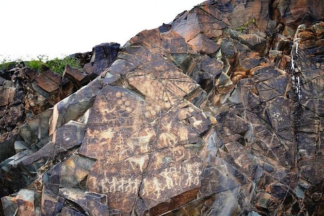 Ancient petroglyphs of Tanbaly - UNESCO World Heritage - Food, sun, and other practical details