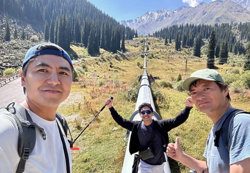 Big Almaty Lake: Choose Adventure on Foot or by Car - What the guides add to the day