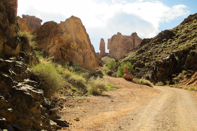 Charyn Canyon - a Place where time stood still... - Walking through the Valley of Castles
