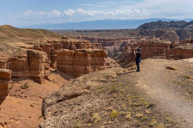 Charyn canyon, Kolsai lake, Kaindy lake 2 Days - Charyn Canyon: red rock and a long first day