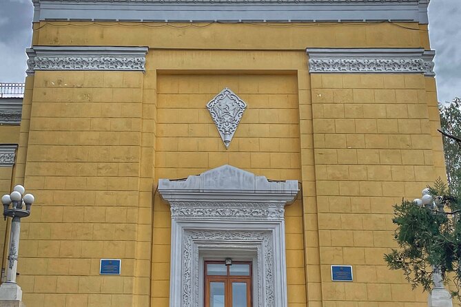 Guided Walking City Tour in Almaty - Almaty in three hours, from Silk Road station to Soviet city