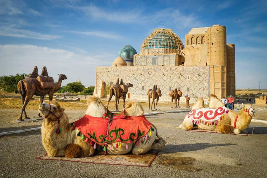 Turkestan Gloriously Isolated - Day Tour from Tashkent - Shymkent: a short stop in an old city